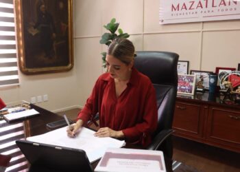 Estrella Palacios pide licencia como alcaldesa de Mazatlán; buscará la Coordinación Estatal en Defensa de la Transformación en Sinaloa