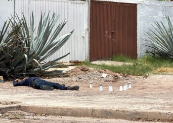 Ejecutan a balazos a un hombre en el estacionamiento de departamentos del Infonavit Humaya