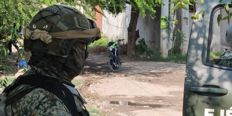 Ataque armado en reunión deja dos jóvenes heridos y un menor privado de la libertad en Culiacán