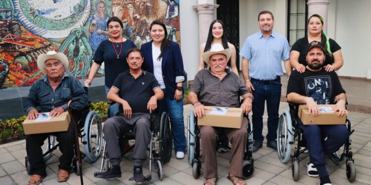 “Seguiré apoyando a quien más lo necesita”: Alcalde de Badiraguato entrega apoyos funcionales