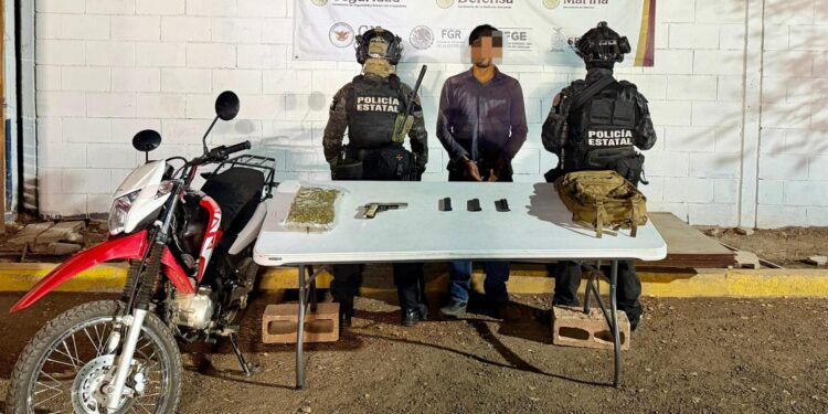El Grupo Interinstitucional detiene a civil armado y con presunta droga; intentó darse a la fuga en una motocicleta