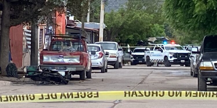 Ataque armado e incendio de vivienda deja un hombre muerto y una mujer herida en la colonia Amistad, en Culiacán