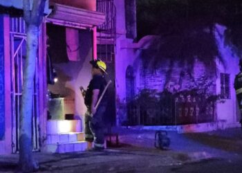 Incendian y vandalizan local comercial en la colonia Los Pinos; no hubo personas lesionadas