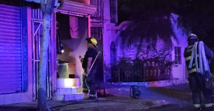 Incendian y vandalizan local comercial en la colonia Los Pinos; no hubo personas lesionadas