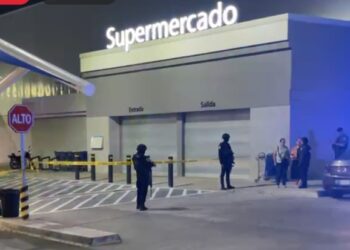 Ejecutan a un hombre en el estacionamiento de Walmart La Conquista