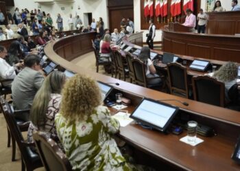 Congreso aprueba licencias indefinidas de los diputados Rodolfo Valenzuela Sánchez y Kristiam Alexis Espinoza García