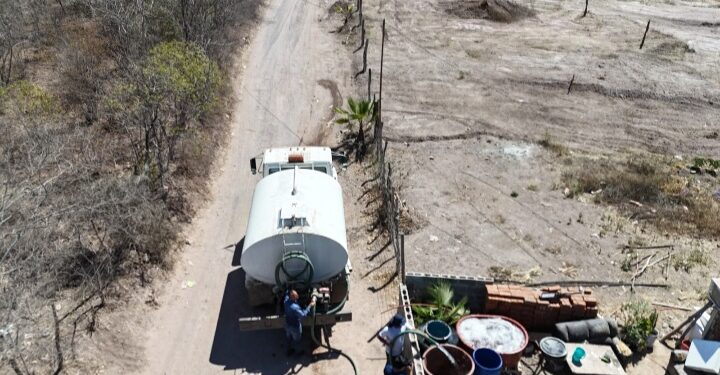 Pese a las lluvias, aumenta a 30 las comunidades atendidas por estiaje en Culiacán
