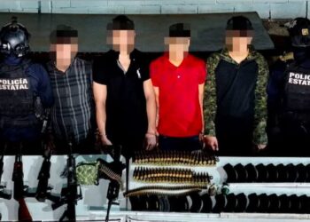 Capturan autoridades federales a 4 civiles; les asegura 7 fusiles, una ametralladora, cargadores, cartuchos, granadas, equipo táctico, dosis de droga y 2 vehículos