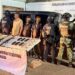 Tras una persecución y agresión armada en el municipio de Culiacán, el Grupo Interinstitucional detuvo a 3 civiles, redujo a 2 y aseguró fusiles, municiones, presunta droga y ponchallantas