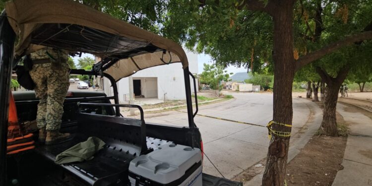 Encuentran a un hombre asesinado y envuelto en plástico en Villa Bonita, Culiacán