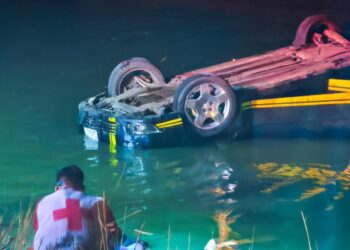 Muere músico tras caer con su vehículo a un canal en Las Arenitas, Eldorado