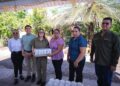 Ana Miriam Ramos encabeza entrega de agua purificada a vecinos de la sindicatura Baila