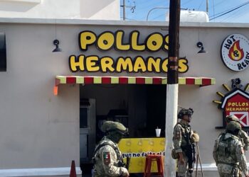 Asesinan a balazos a mujer dentro de un negocio de pollos en la colonia Guadalupe de Culiacán