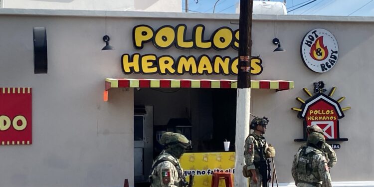 Asesinan a balazos a mujer dentro de un negocio de pollos en la colonia Guadalupe de Culiacán