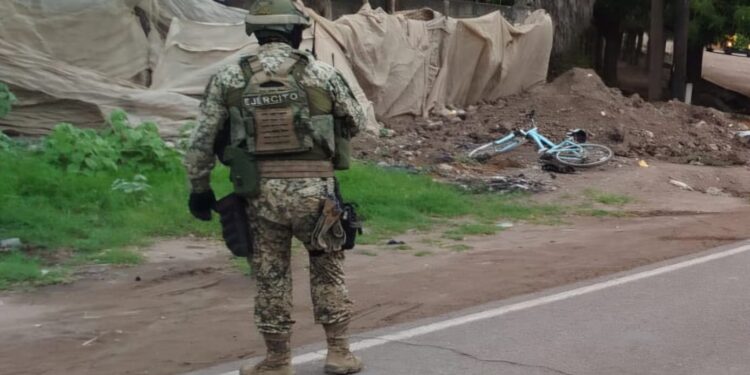 Atacan a balazos a ciclista en Villa Benito Juárez; resulta herido de gravedad