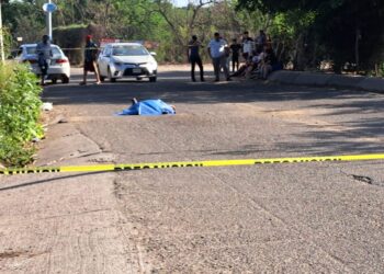 Encuentran a hombre asesinado a balazos en la entrada del poblado Los Arredondo, en Navolato