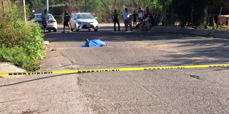 Encuentran a hombre asesinado a balazos en la entrada del poblado Los Arredondo, en Navolato