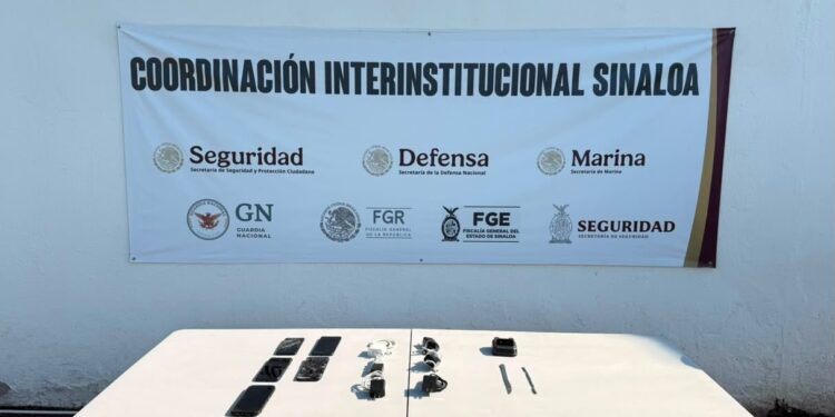 Durante una nueva revisión, el Grupo Interinstitucional asegura teléfonos celulares, cargadores y objetos punzocortantes en el Centro Penitenciario de Aguaruto