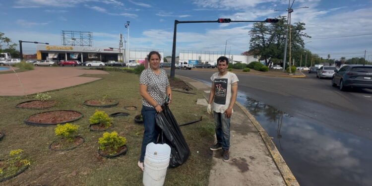 Culiacán: mientras miles dejaron 6 toneladas de basura, una pareja llegó al amanecer para limpiar La Canasta por amor a su ciudad