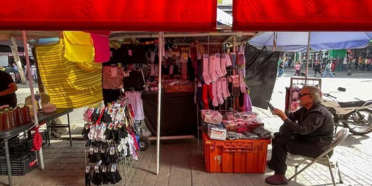 Canaco Culiacán propone reubicar a vendedores ambulantes para evitar competencia deslea