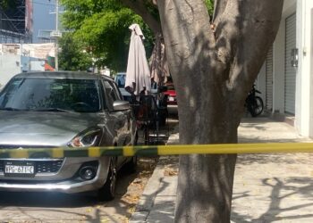 Atacan a balazos al propietario de un autolavado en el centro de la ciudad; permanece grave