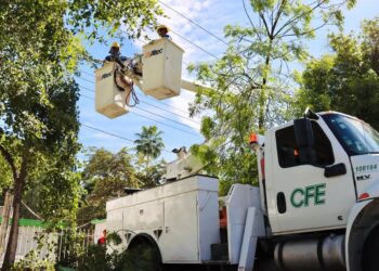 Alcalde José Paz López gestiona atención de la CFE en comunidades de Badiraguato