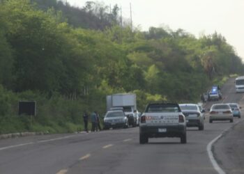 Reportan enfrentamiento entre fuerzas federales y civiles armados en la México 15 libre, al norte de Culiacán