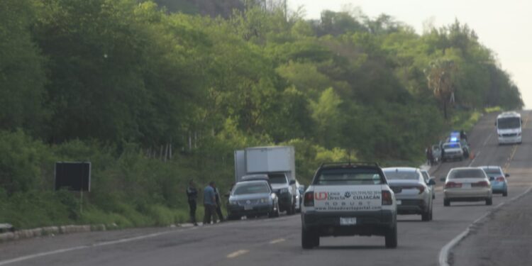 Reportan enfrentamiento entre fuerzas federales y civiles armados en la México 15 libre, al norte de Culiacán