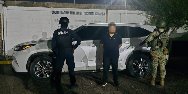 En Navolato, la Base de Operaciones Interinstitucional detuvo a un civil con una unidad robada, tras un reporte oportuno al C4i