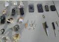 Hallan celulares, cargadores, un control para videojuego, chips, un módem y más en el penal de Aguaruto, en Culiacán