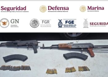 Derivado de un reporte al 9-1-1, la Base de Operaciones Interinstitucional Navolato aseguró una camioneta con reporte de robo y dos fusiles en su interior
