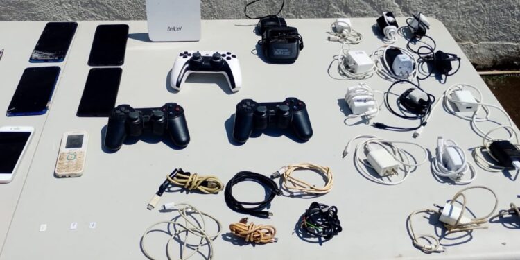 Hasta dos consolas y 5 controles de videoejuegos hallan en la Penitenciaria de Aguaruto