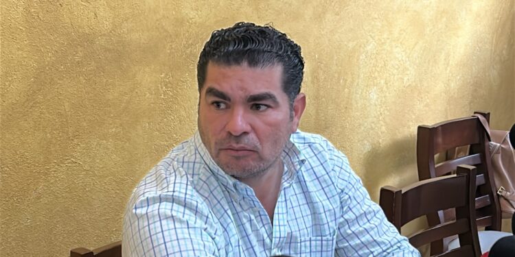 Rodolfo Valenzuela pide frenar encuestas telefónicas atribuidas a Imelda Castro; las califica de invasivas y sin rigor científico