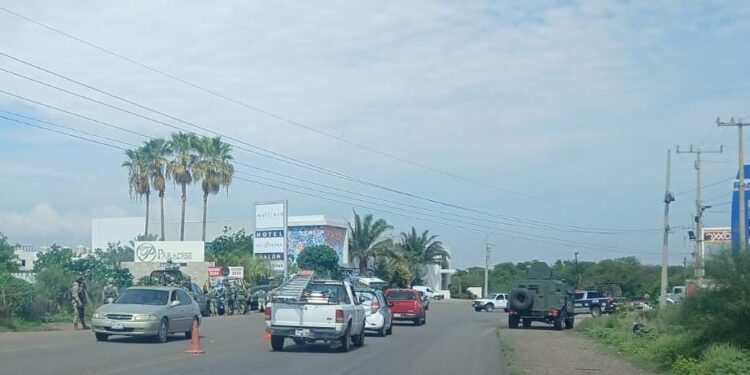 Hallan a un hombre asesinado a balazos frente a gasolinera en Bellavista, sindicatura de Culiacancito