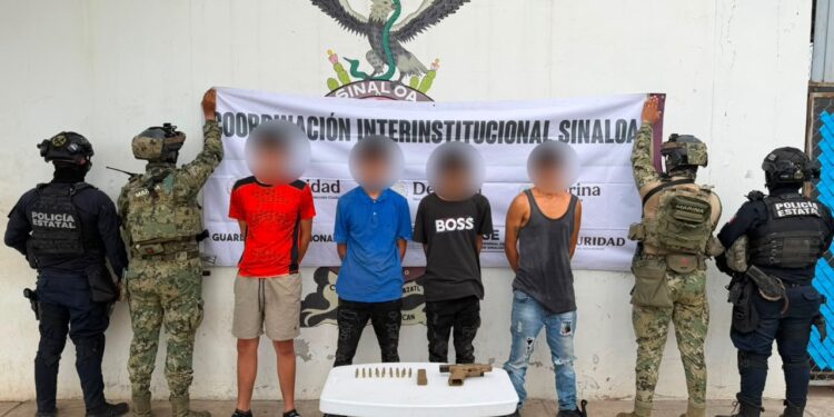 Grupo Interinstitucional libera a 2 personas privadas de la libertad; detiene a 4 civiles, 3 de ellos menores de edad, y asegura un arma corta en Mazatlán