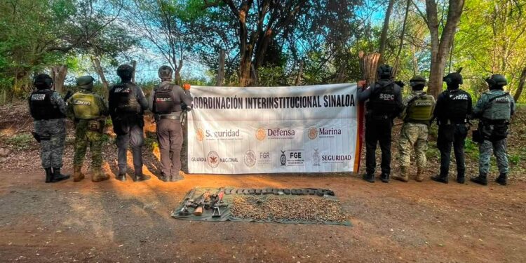 Grupo Interinstitucional asegura 3 armas largas, 17 cargadores y artefactos explosivos improvisados tras agresión a personal militar en Mazatlán