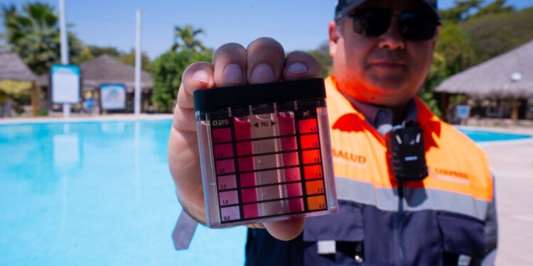 Para proteger la salud de vacacionistas COEPRISS fortalece vigilancia sanitaria en albercas y balnearios