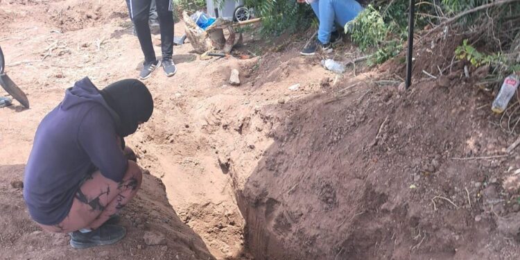 Colectivo de búsqueda localiza dos fosas clandestinas con dos cuerpos en Villa Benito Juárez, Navolato