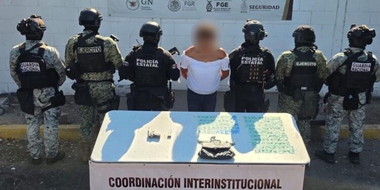 En Culiacán, detienen a una persona armada y en posesión de 150 dosis de presunta droga