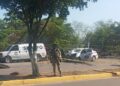 Muere taxista de 81 años tras recibir una descarga eléctrica luego de chocar contra un poste en la carretera Culiacán–Navolato