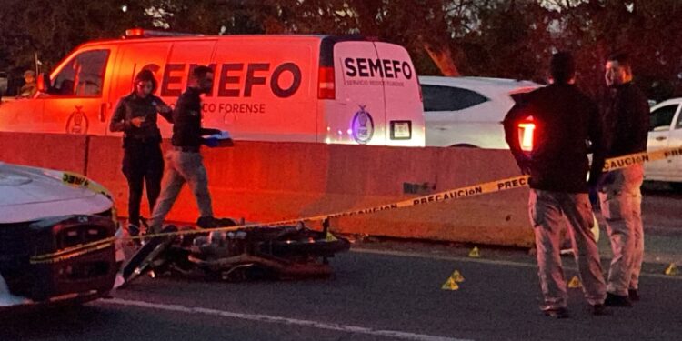 Asesinan a balazos a motociclista sobre la autopista Benito Juárez, cerca del aeropuerto de Culiacán