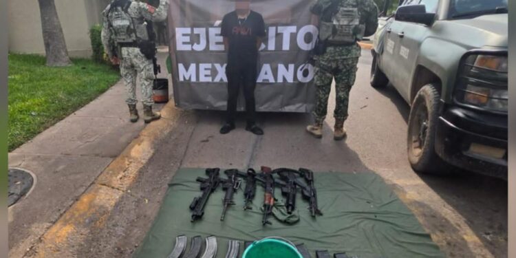 Tras atender una denuncia ciudadana que derivó en una persecución, se detuvo a dos civiles