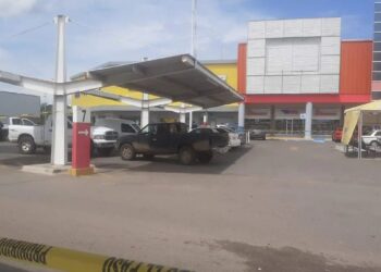 Asaltan Bancoppel en Aguaruto; ladrón escapa con 30 mil pesos tras amenazar a cajera
