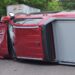 Aparatoso choque y volcadura en la carretera Navolato-Culiacán deja solo daños materiales