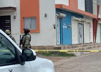 Atacan a balazos a otra estilista frente al negocio donde ayer asesinaron a una mujer en Culiacán