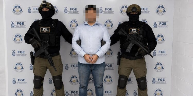 Detiene FGE Sinaloa a presunto responsable de robo de vehículo equiparado y asegura autopartes con reporte de robo