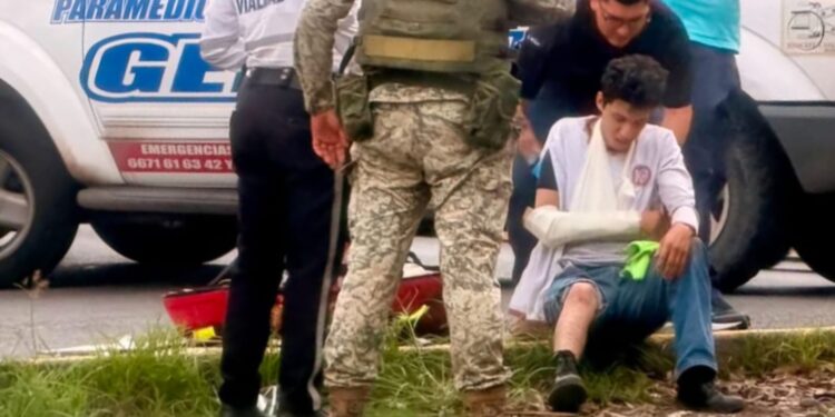 Motociclista resulta gravemente herido tras choque frente a Plaza Sur en Culiacán