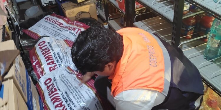Operativo sanitario permite el aseguramiento de alrededor de 2 mil 300 piezas de productos no aptos para el consumo humano
