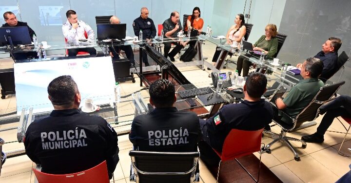 Secretarios y Directores de Seguridad Pública de Sinaloa se reúnen en una mesa de diálogo con especialista en temas de seguridad