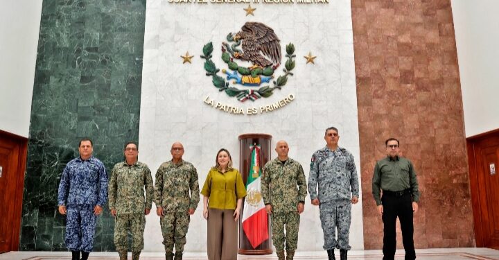 Gobernadora Yeraldine encabeza la Mesa de Construcción de Paz y Seguridad en la 3a. Región Militar en Mazatlán